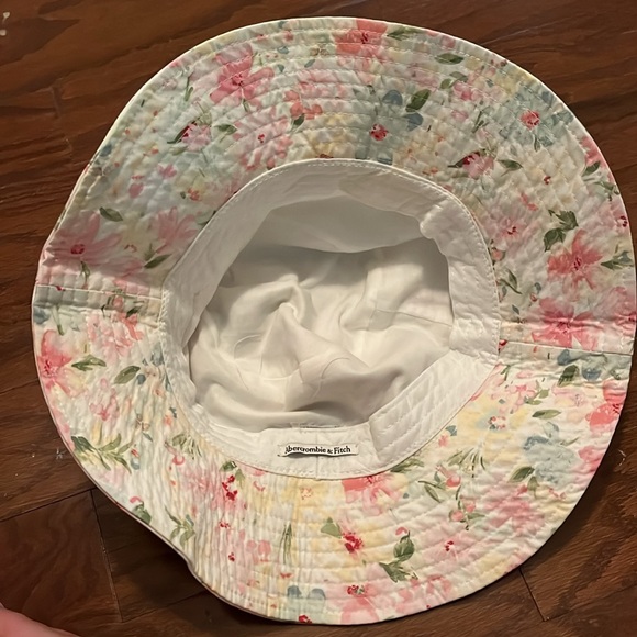 A+F floral bucket hat - Picture 2 of 2